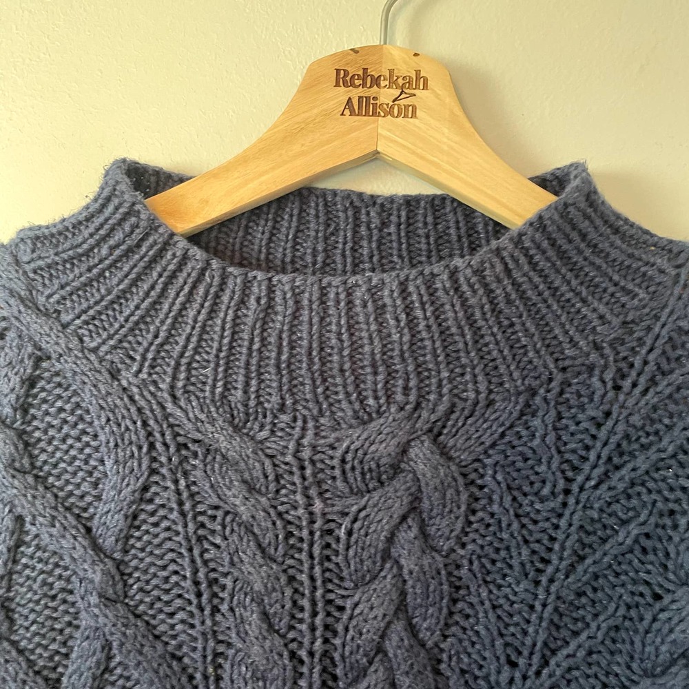 Vintage Hand Knit Cable Knit Floral Sweater in Navy Size Small - Picture 5 of 13